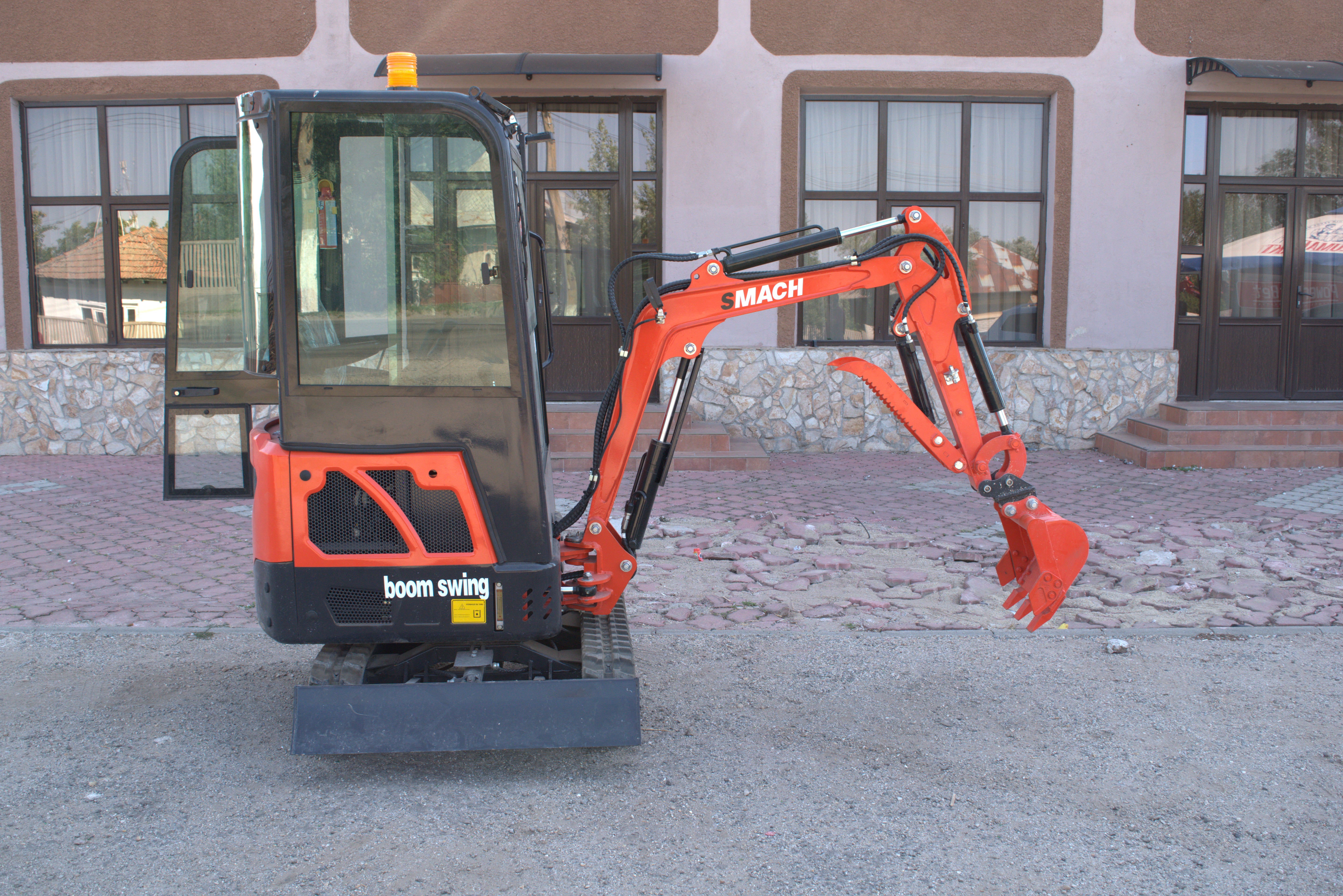 Miniexcavator SMACH YF16E