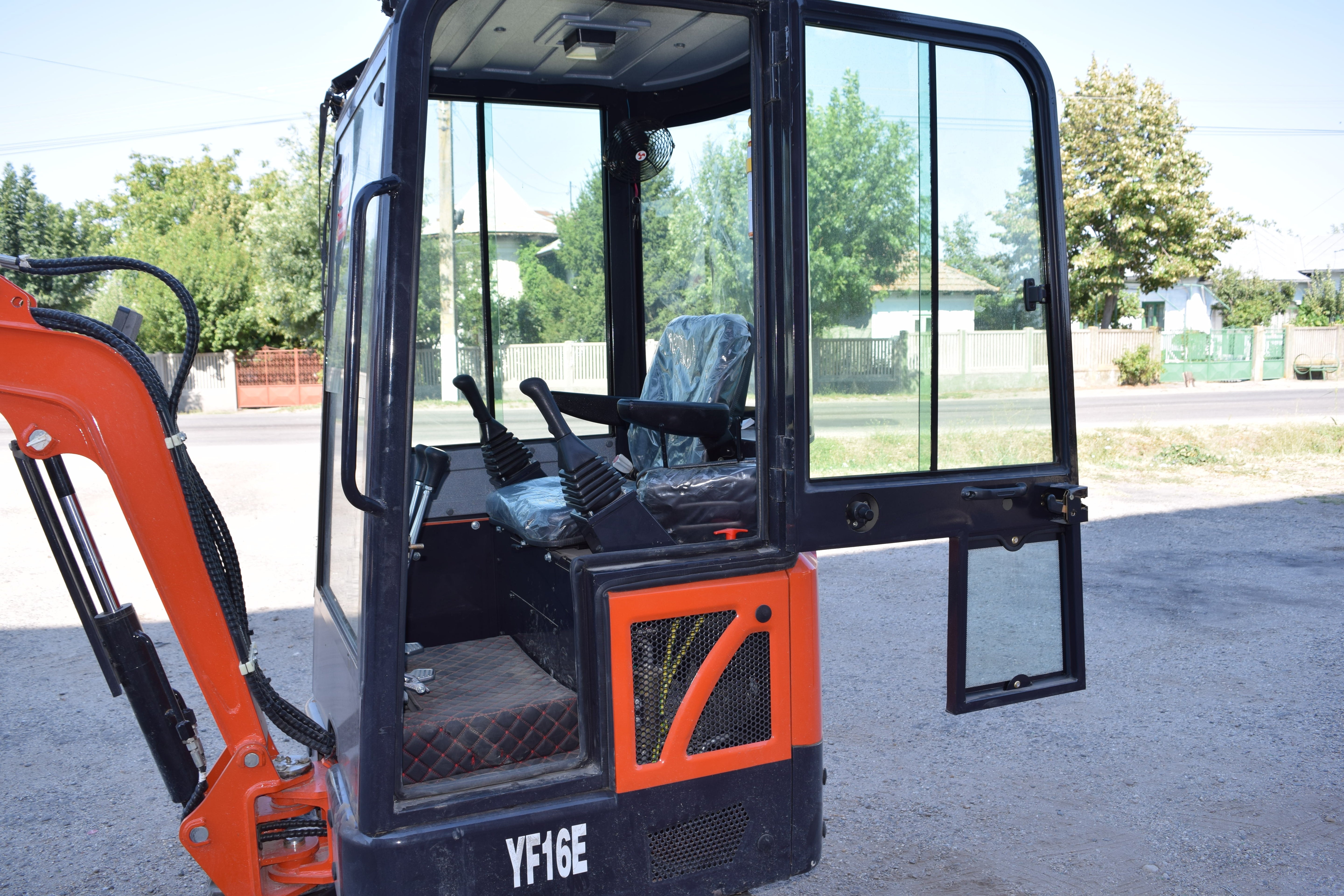 Miniexcavator SMACH YF16E